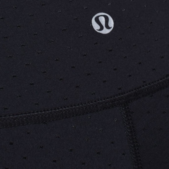 Lululemon leggings size 6 black with little dots - Picture 4 of 4